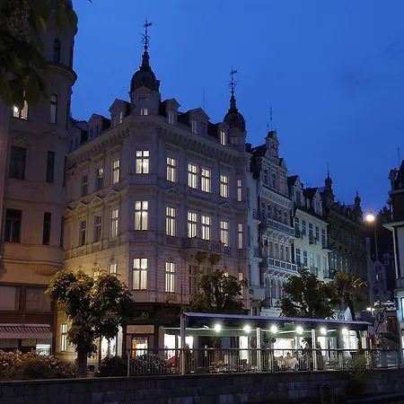 Ea Esplanade Hotel