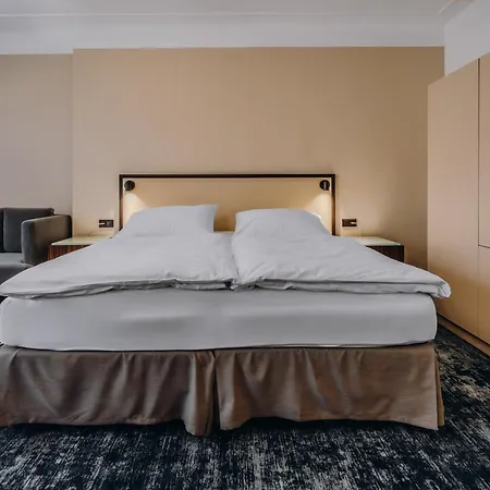 Отель Esplanade Carlsbad 4*
