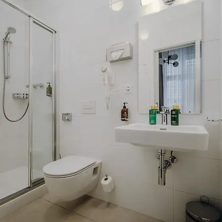 Ea Esplanade 4*