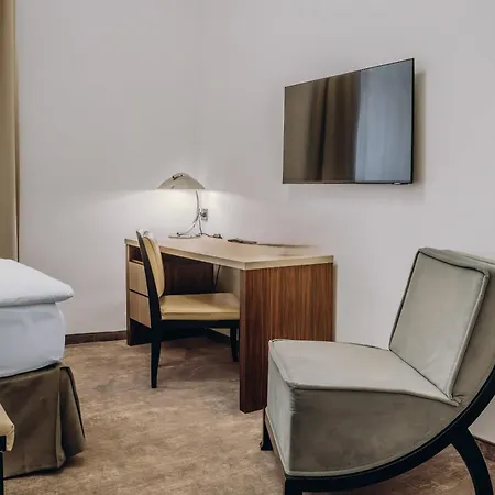 Ea Esplanade 4*