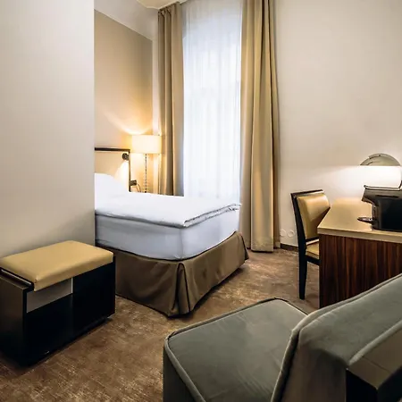 Ea Esplanade Hotel
