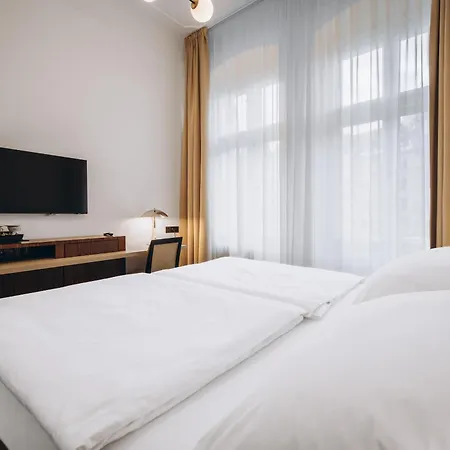 Ea Esplanade 4*