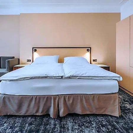Esplanade Carlsbad Hotel 4*